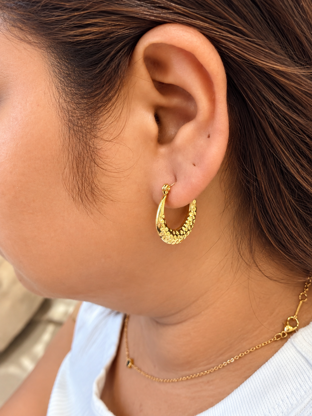 BESSIE TEXTURED HOOPS