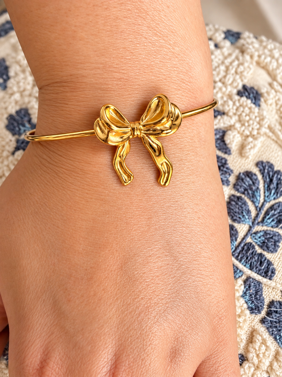 ELOWEN BOW CUFF