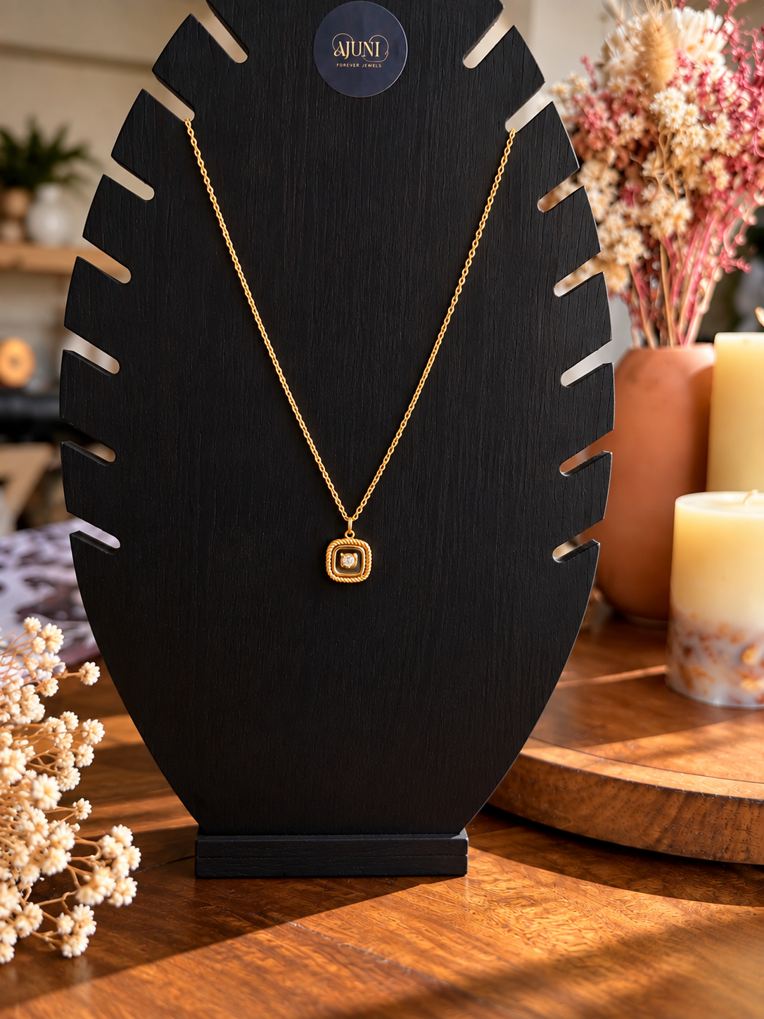 SIA NECKLACE