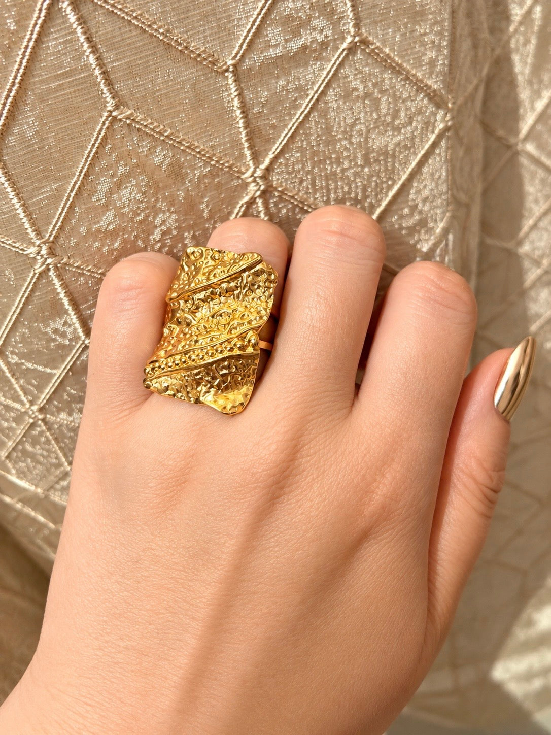 AVELUNE STATEMENT RING