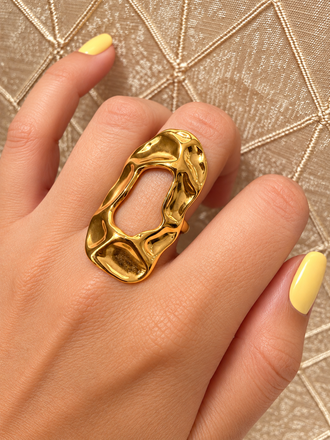 Evara Sculpt Ring