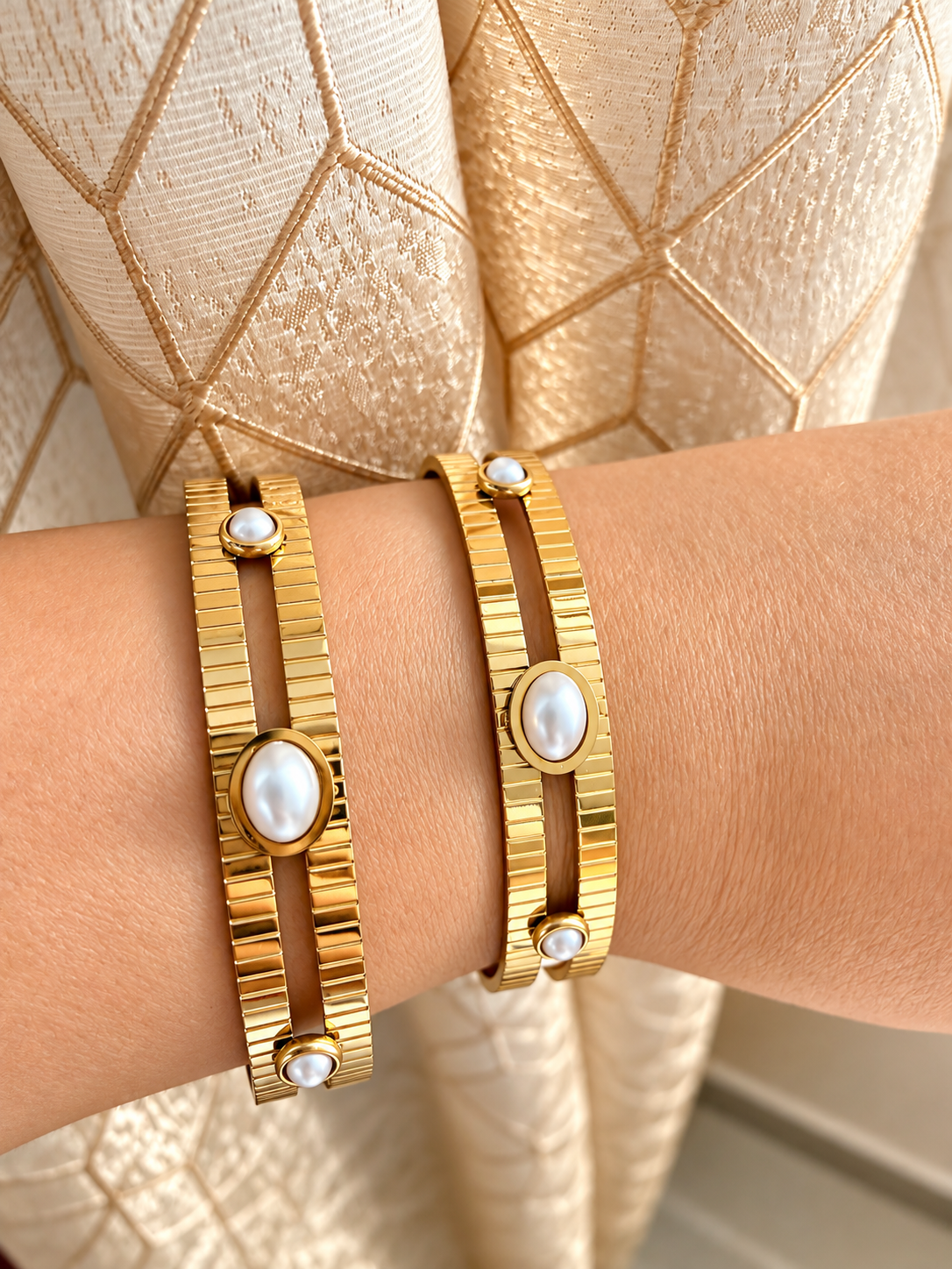 SIA BANGLE
