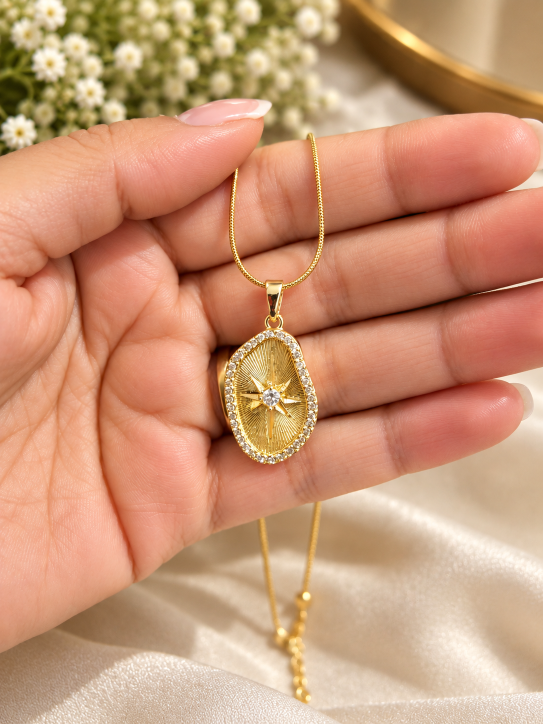 ELARA SUN NECKLACE