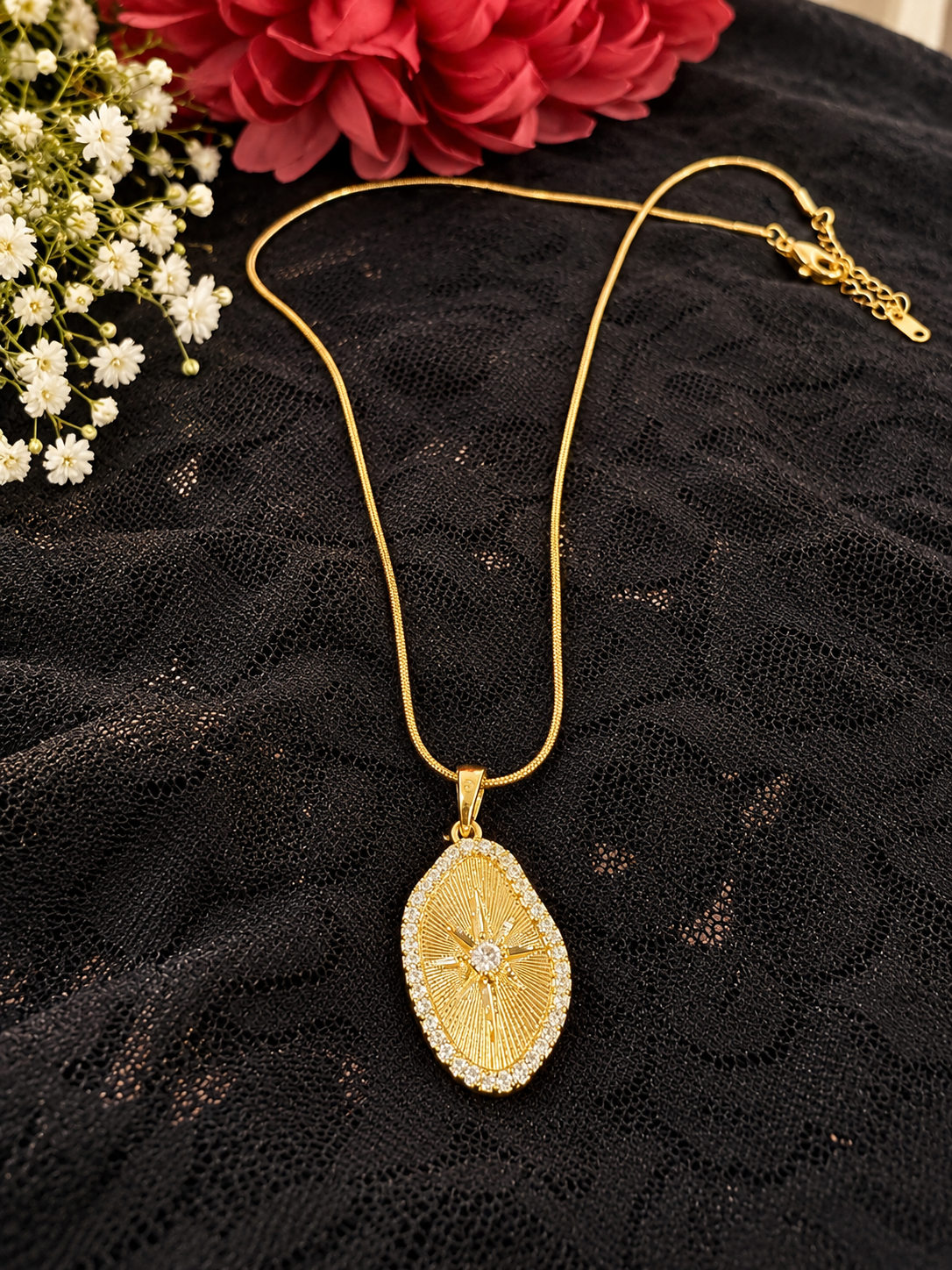 ELARA SUN NECKLACE